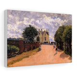 Inn at East Molesey with Hampton Court Bridge - Alfred Sisley Canvas